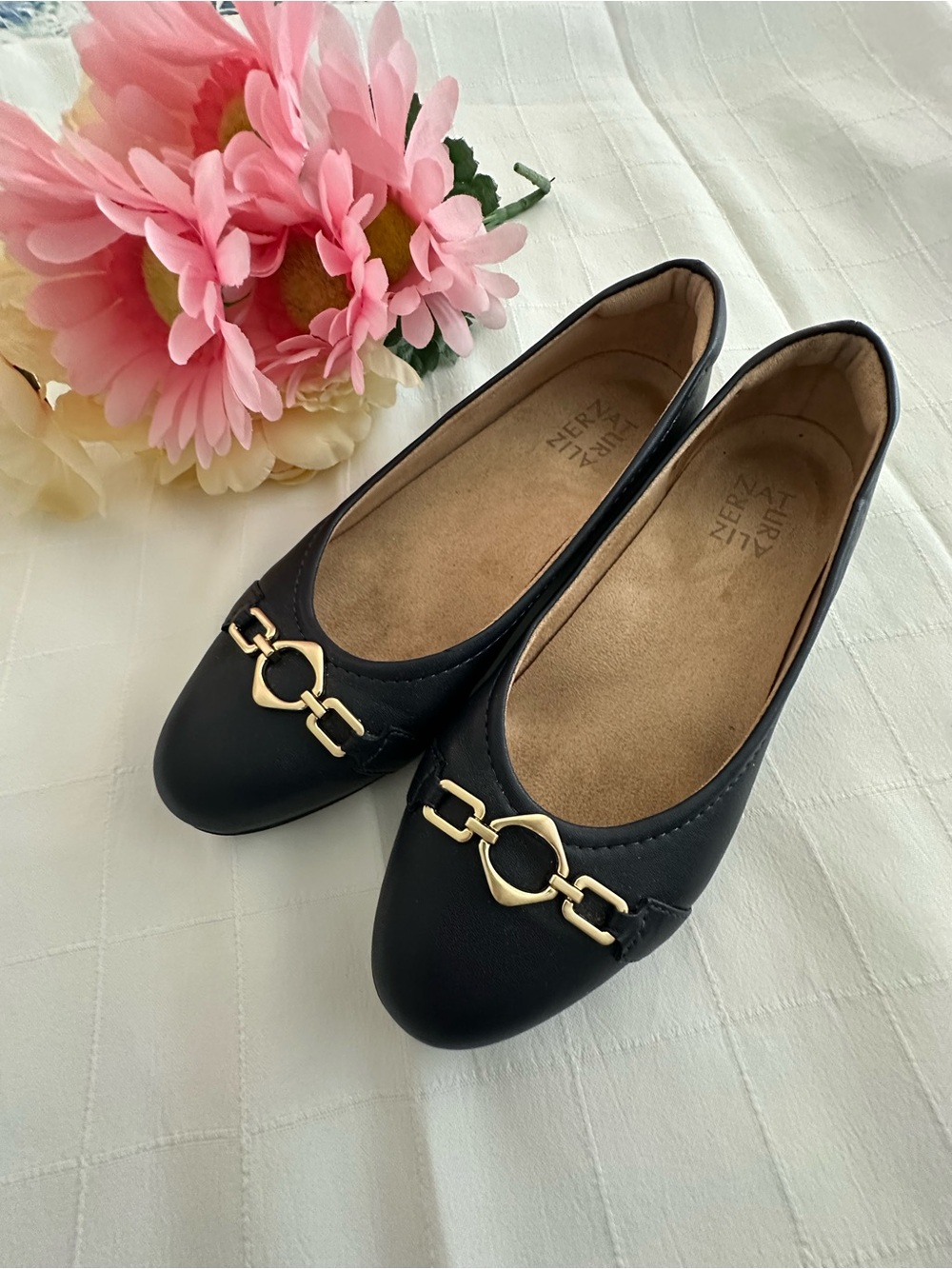 Naturalizer NWOT NAVY  Leather Ballet Flats with Gold Chain Detail